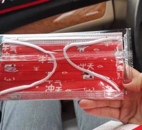 牛年印花口罩走俏 專業(yè)人士提醒 無印花或染色的口罩產(chǎn)品最好